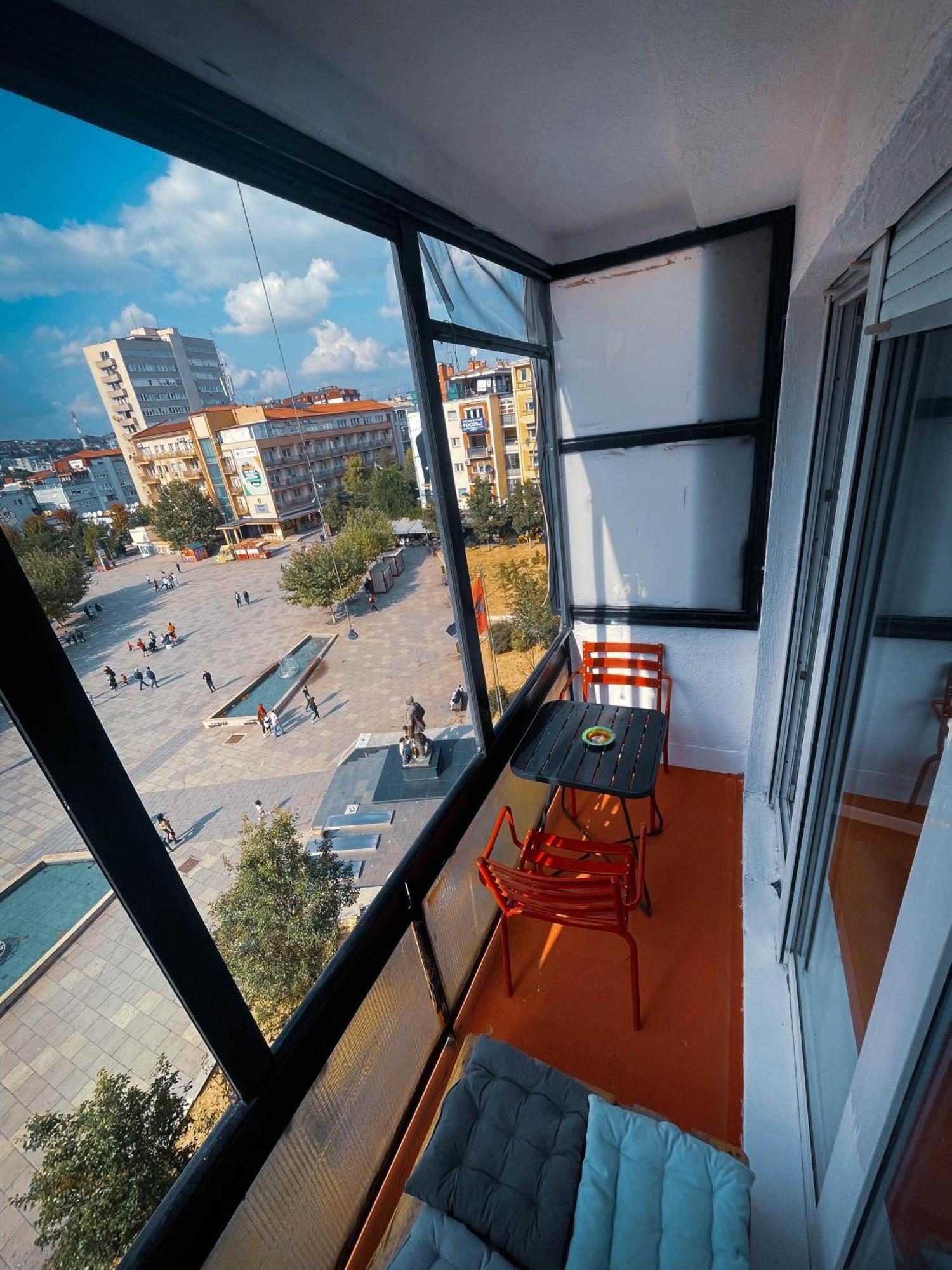 Prishtina In & Out Apartment Priștina Exterior foto